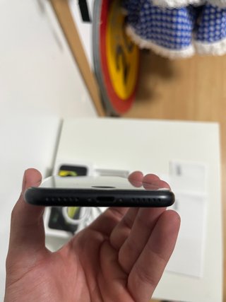 iPhone SE 2ª Gen - iOS 16 - 64GB Nero