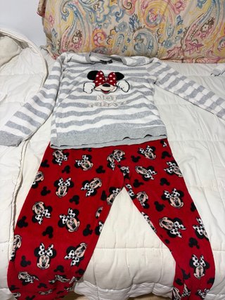 Pijama Minnie Mouse Gris y Rojo