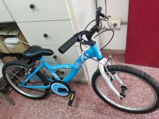 Bicicleta infantil azul 20