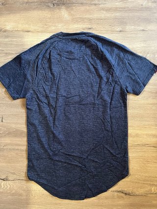 Camiseta Hollister Talla XS con Rayas