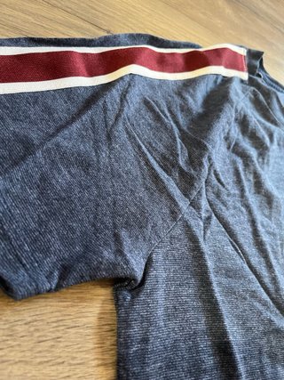 Camiseta Hollister Talla XS con Rayas