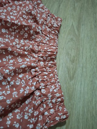 Minifalda floral rosa y blanca