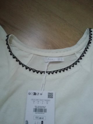 Camiseta Bershka beige