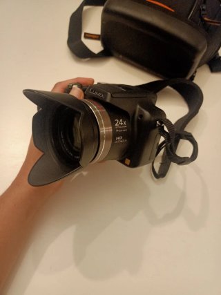 Fotocamera Lumix FZ45 con custodia