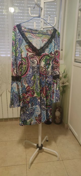 Vestido estampado paisley con encaje