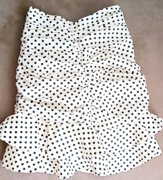 Falda lunares blanca y negra