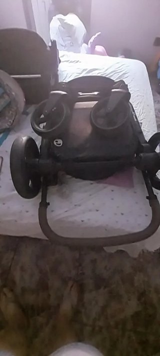 Carrito de bebé negro