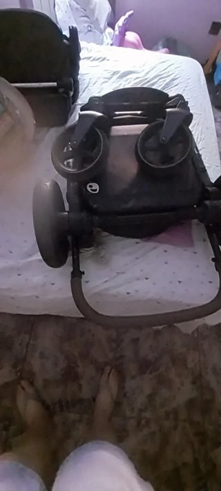 Carrito de bebé negro