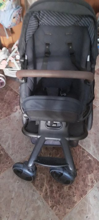 Carrito de bebé negro