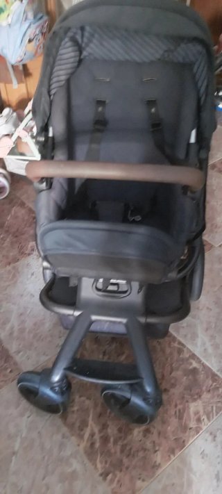 Carrito de bebé negro