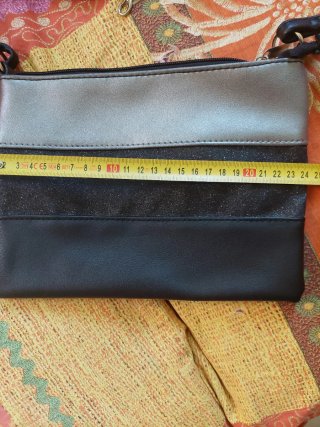 Bolso de fiesta negro y plateado tipoo bandolera