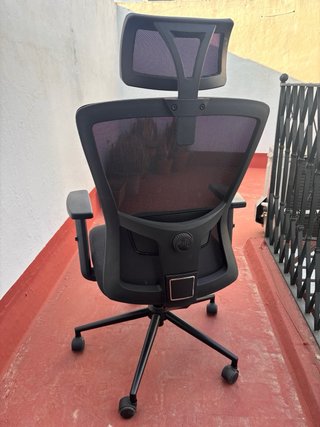 Silla ergonómica de oficina negra