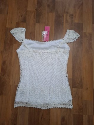 Top blanco crochet abalorios