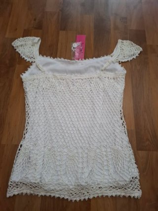Top blanco crochet abalorios
