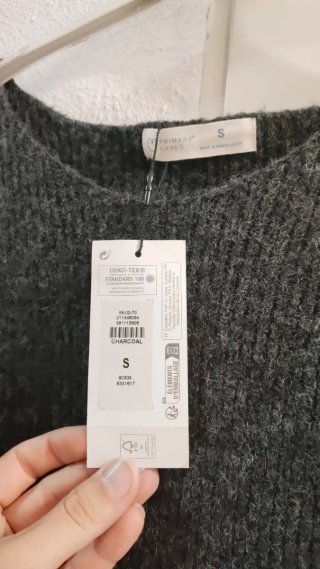Vestido de punto gris oscuro invierno