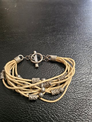 Pulsera multihilo étnica plata y beige
