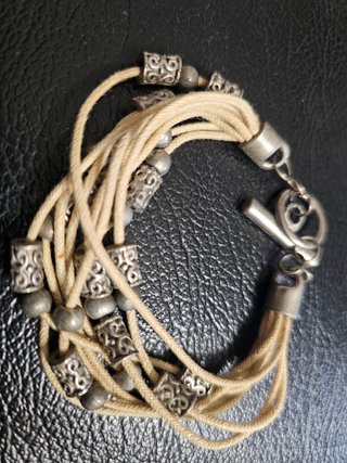 Pulsera multihilo étnica plata y beige
