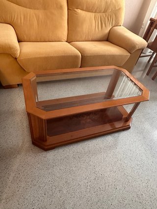 Mesa centro y teléfono madera y cristal