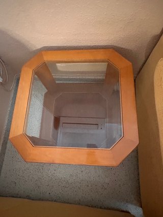 Mesa centro y teléfono madera y cristal