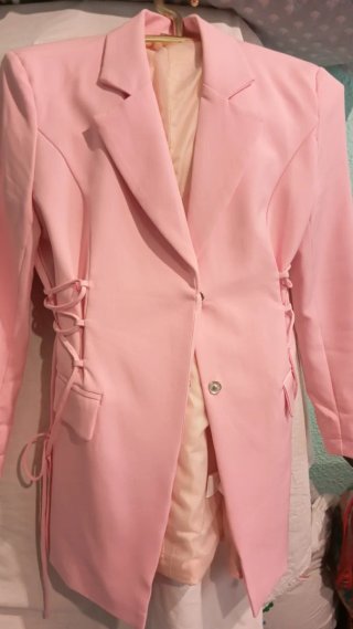 Chaqueta rosa con cordones