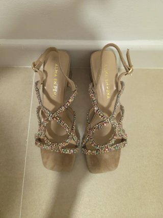 Sandalias de tacón con pedrería
