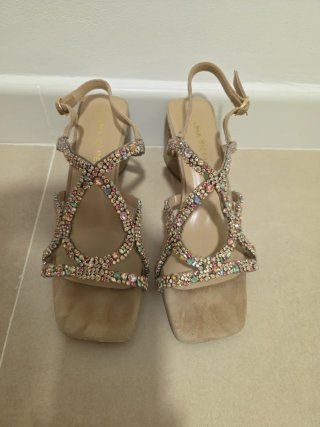 Sandalias de tacón con pedrería