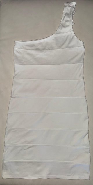 Vestido blanco de un solo hombro con lazo de Sfera