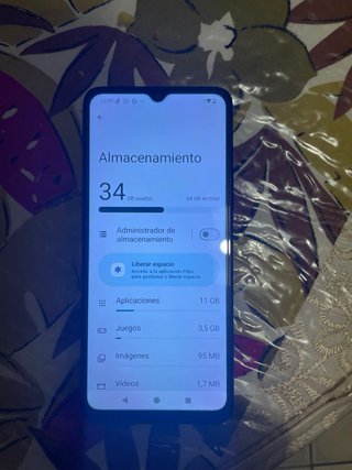 Redmi A3 Negro con funda verde