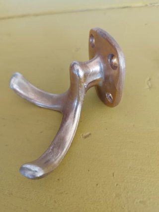 Colgador doble metal dorado