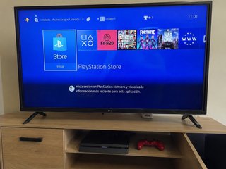 PS4 (PlayStation 4) Negra + 4 Mandos
