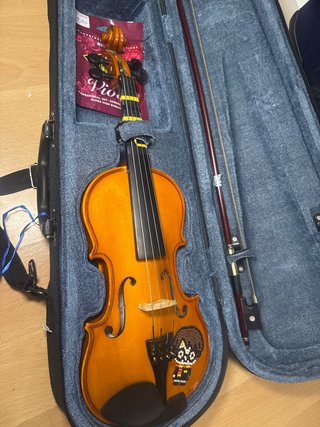 Violín nuevo con accesorios