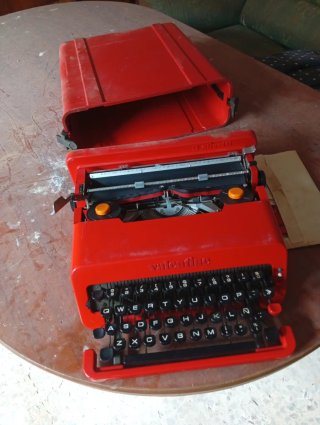 Máquina de escribir Olivetti antigua