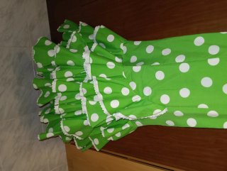 Traje de flamenca verde lunares blancos
