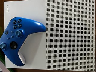 Xbox One S Blanca + Mando Exclusivo + Juegos