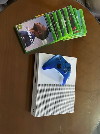 Xbox One S Blanca + Mando Exclusivo + Juegos
