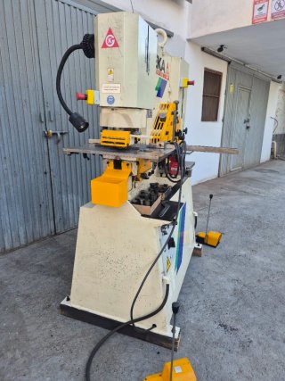 PUNZONADORA