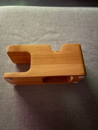 Soporte Carga iPhone y Smartwatch Bambú