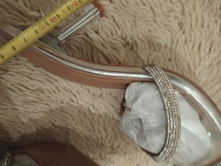 Sandalias T39 plata, tiras transparentes y brillo