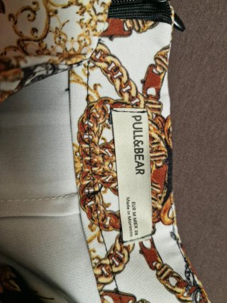 Falda estampada dorada y negra