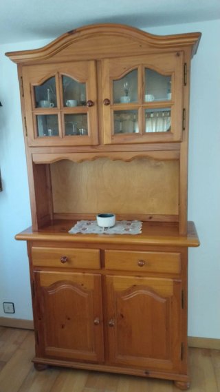 Alacena de cocina de madera y cristal