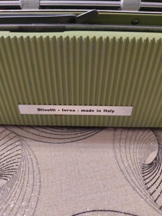 Olivetti Lettera 32 Verde Corallo RESTAURATA