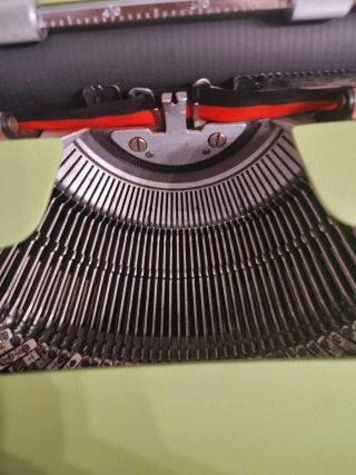 Olivetti Lettera 32 Verde Corallo RESTAURATA