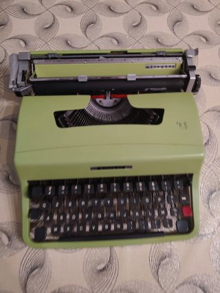 Olivetti Lettera 32 Verde Corallo RESTAURATA