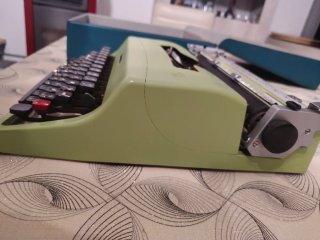 Olivetti Lettera 32 Verde Corallo RESTAURATA