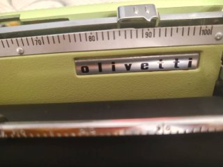 Olivetti Lettera 32 Verde Corallo RESTAURATA