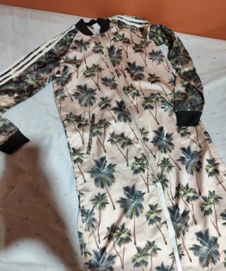 Vestido largo Adidas estampado palmeras