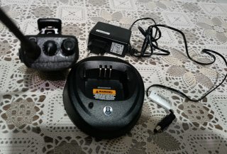 Walkie Motorola DP1400 con cargador