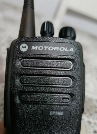 Walkie Motorola DP1400 con cargador