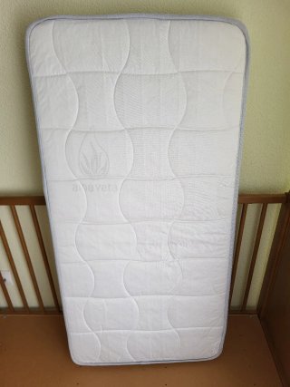 Cuna Ikea con colchón nuevo