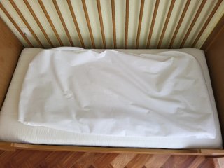 Cuna Ikea con colchón nuevo